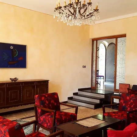 Josephine's Garden Apartman *