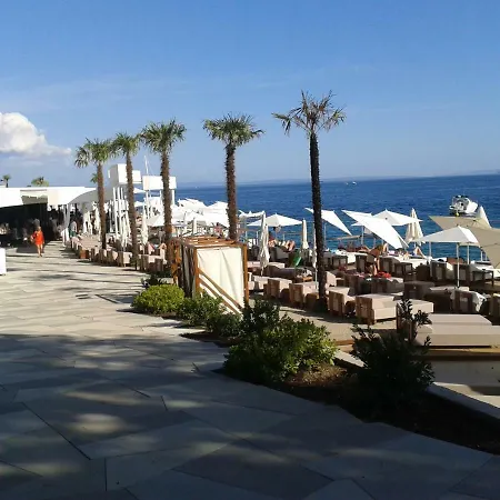 Josephine's Garden Apartman