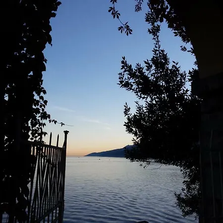 Apartman Josephine's Garden *