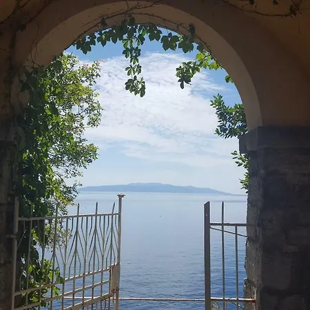 Josephine's Garden Apartman *