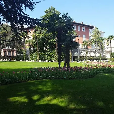 Апартаменты Josephine's Garden *