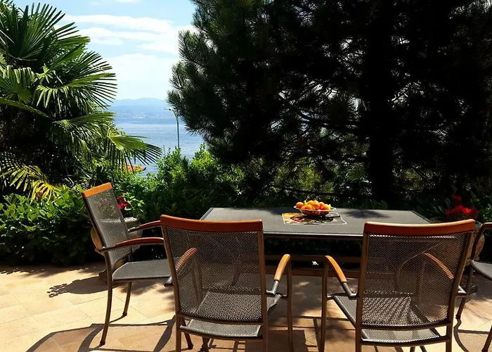 Josephine's Garden * أوباتيا